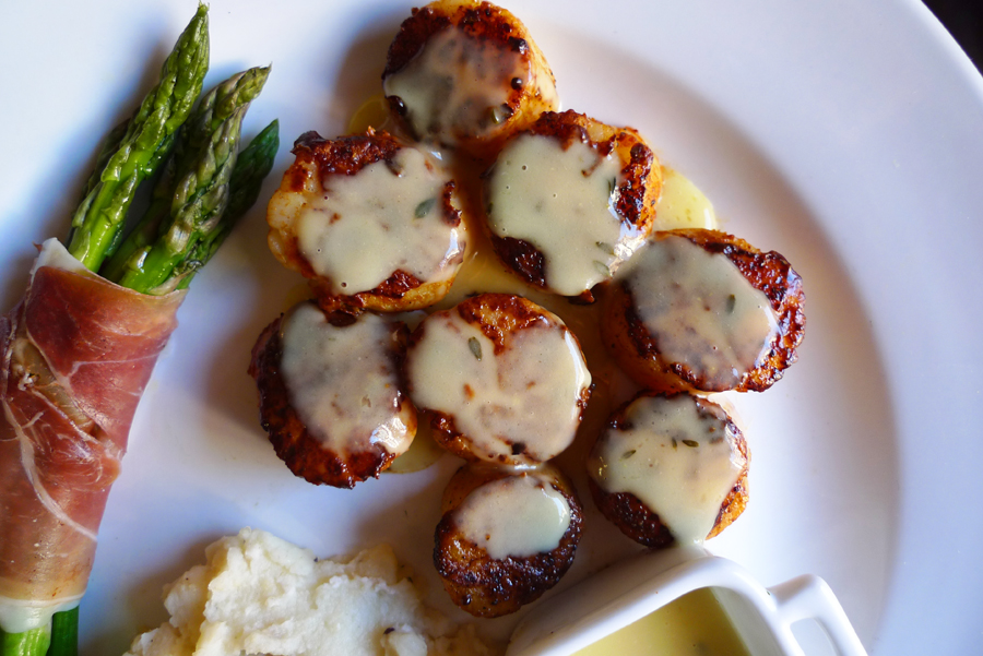 Sea Scallops with Champagne Beurre Blanc